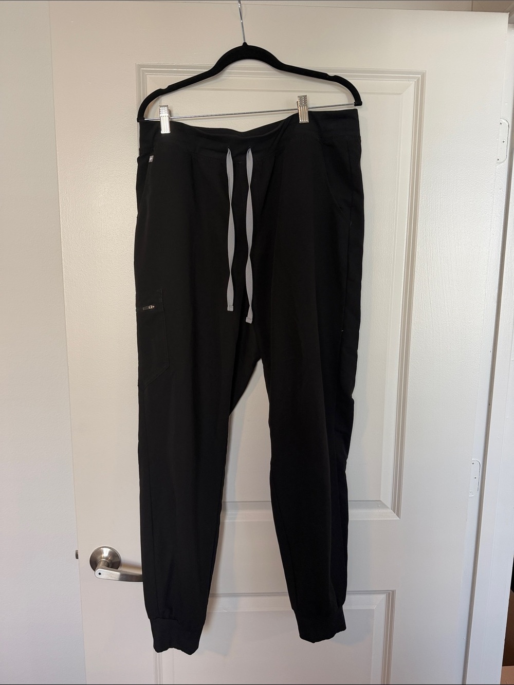 Women’s FIGS Black Jogger Scrubs with Drawstring